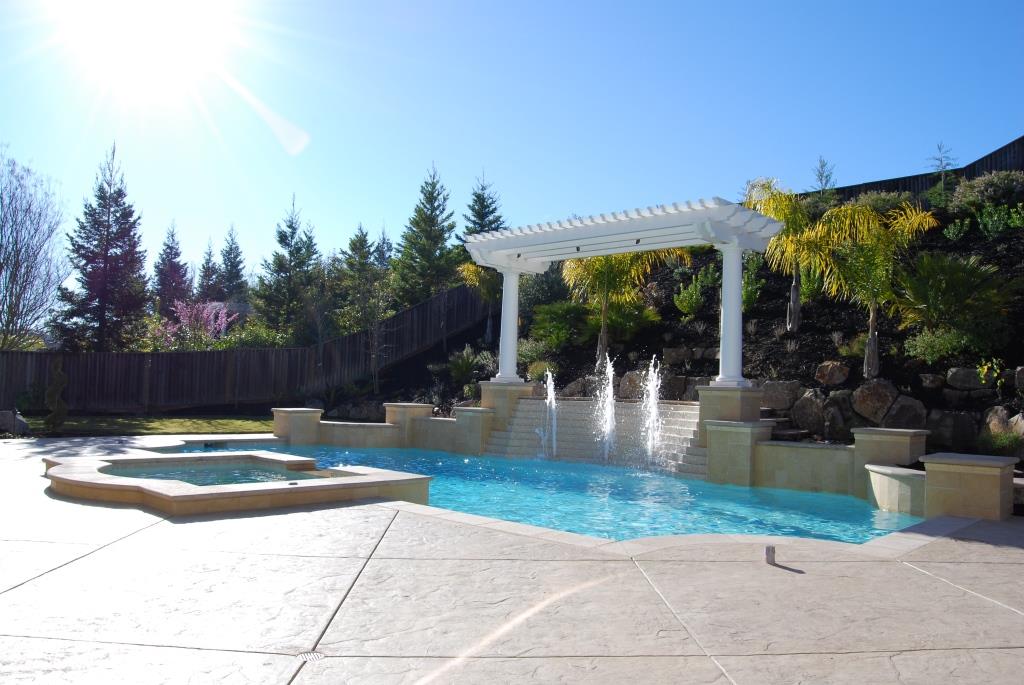Swimming Pool with water feature in Danville