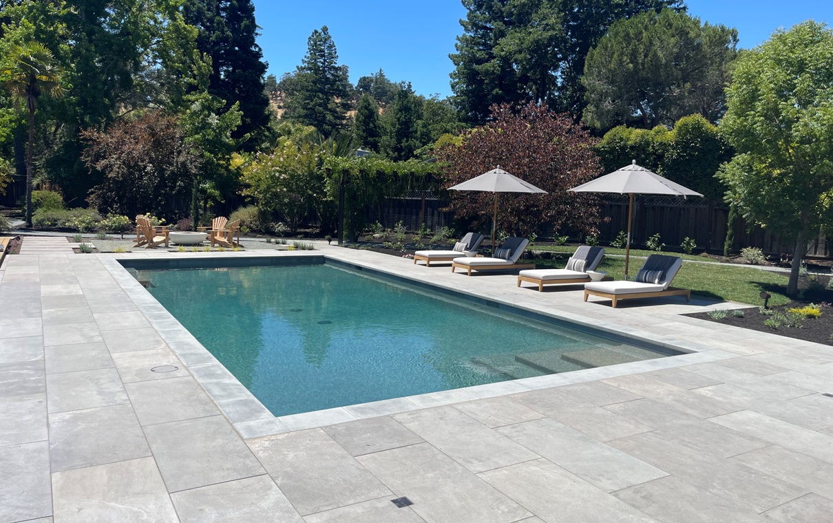 Swimming-pool-with-concrete-decking-w