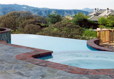 Swimming pool with infinity edge design 2