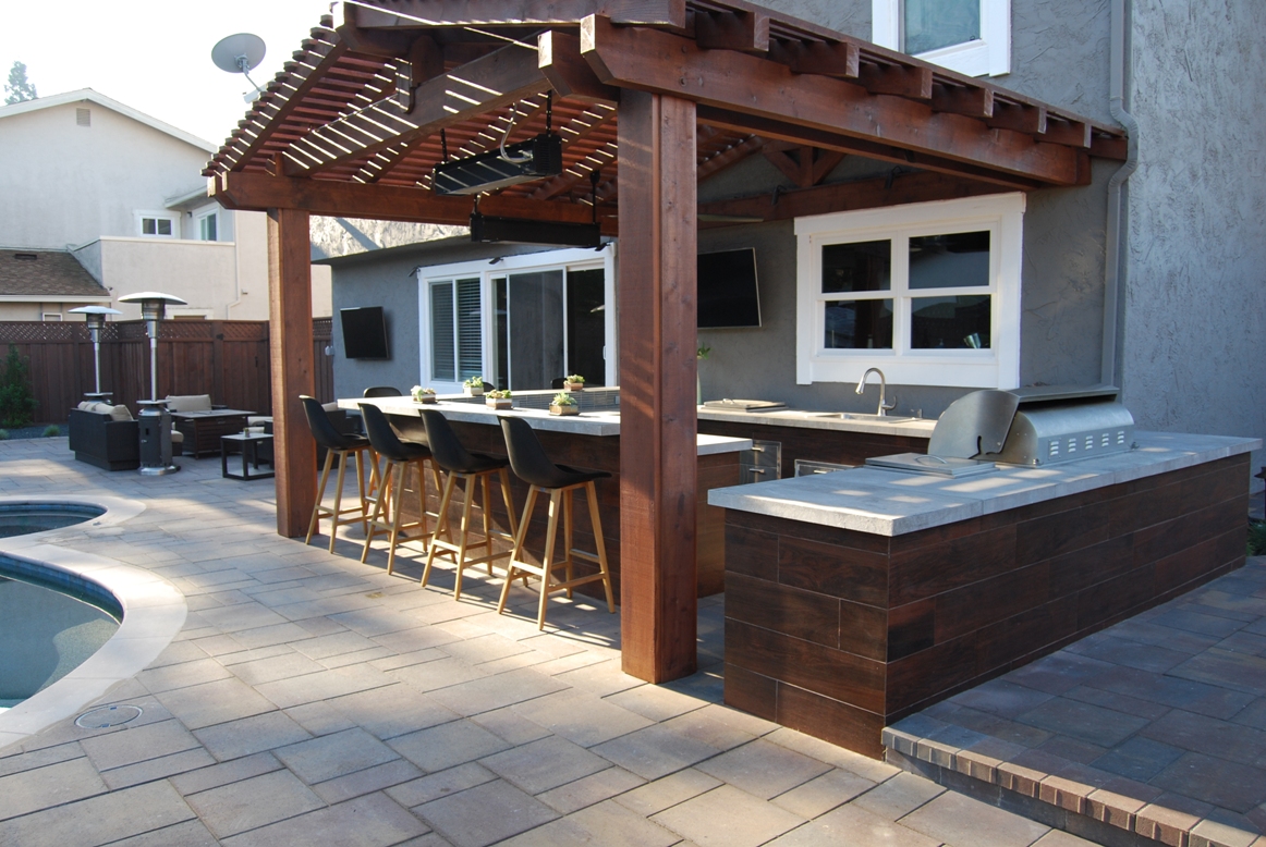 outdoor kitchen and BBQ